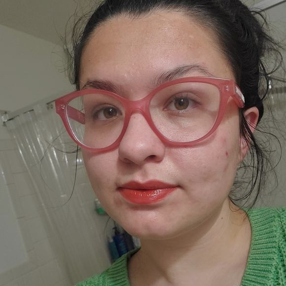 Meet your Posher, Jennifer - Picture 1 of 1